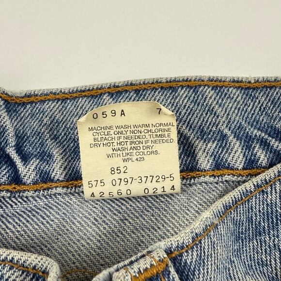 Vintage Levis 560 Light Blue Denim Faded Jeans 90s Orange Tab Fits like 32x28 - Picture 8 of 10